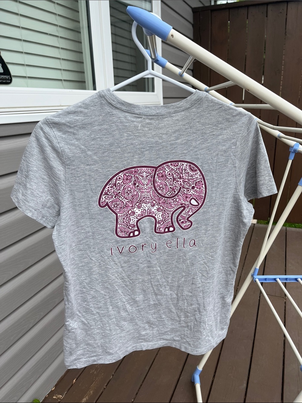 Ivory Ella Short-Sleeve Crew Tee w/ Pocket. Elephant. Medium. ?pyjama
PJ top
